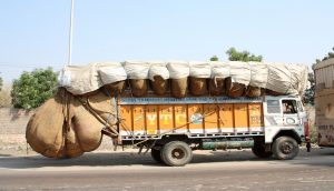 Truck_in_India overloaded